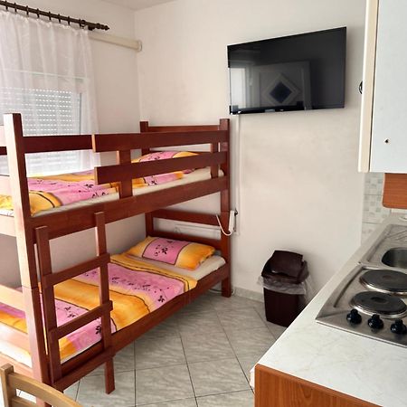 Apartments Kristina Vir Εξωτερικό φωτογραφία
