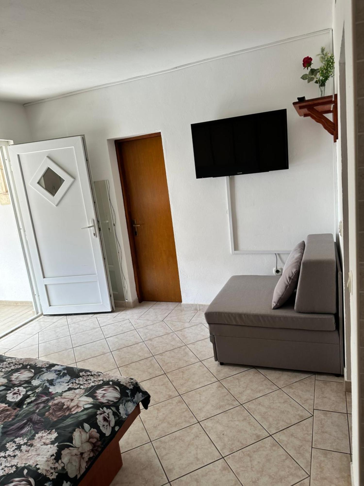 Apartments Kristina Vir Εξωτερικό φωτογραφία