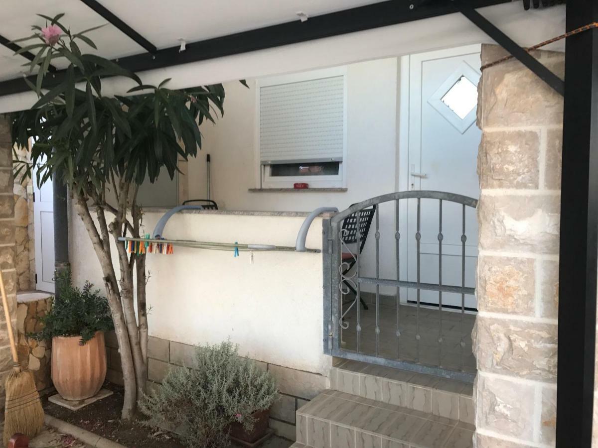 Apartments Kristina Vir Εξωτερικό φωτογραφία